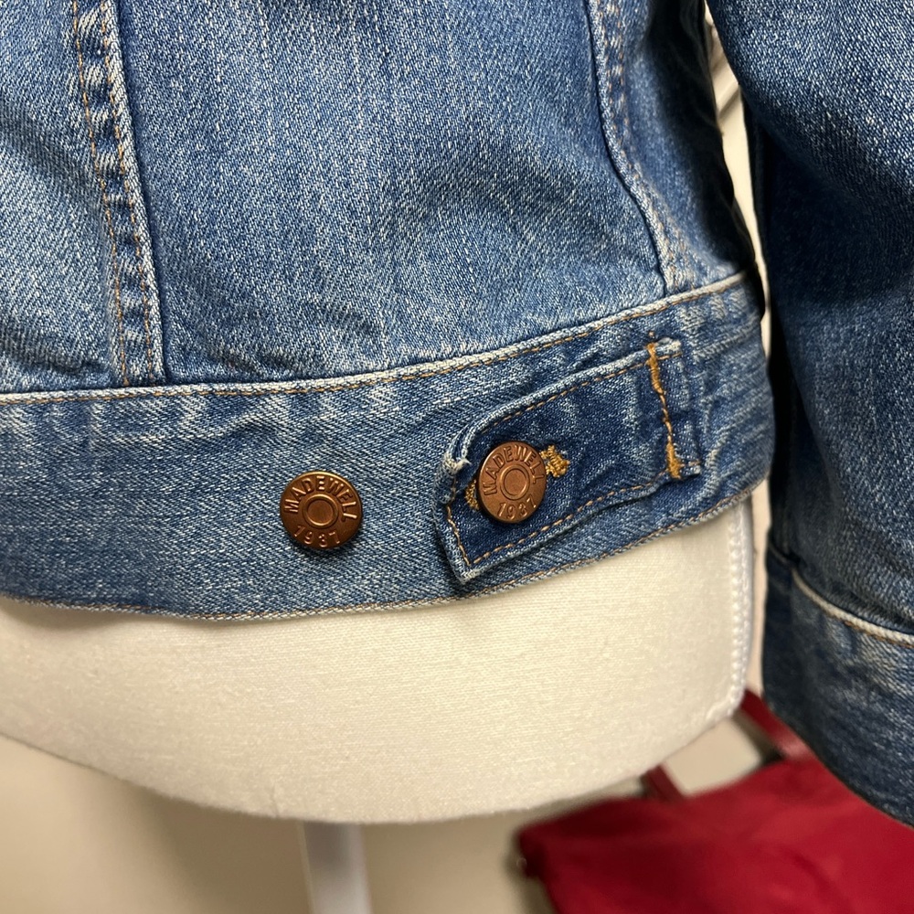 Madewell Blue Jean Jacket, EUC, no tears or bare areas, has all buttons, P2P 17” - Picture 7 of 13